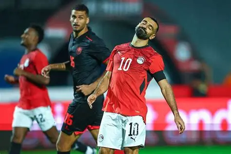 MOHAMED SALAH FORFAIT À CAUSE DE LA PELOUSE SYNTHÉTIQUE : L’ÉGYPTE PREND LE RISQUE ZÉRO